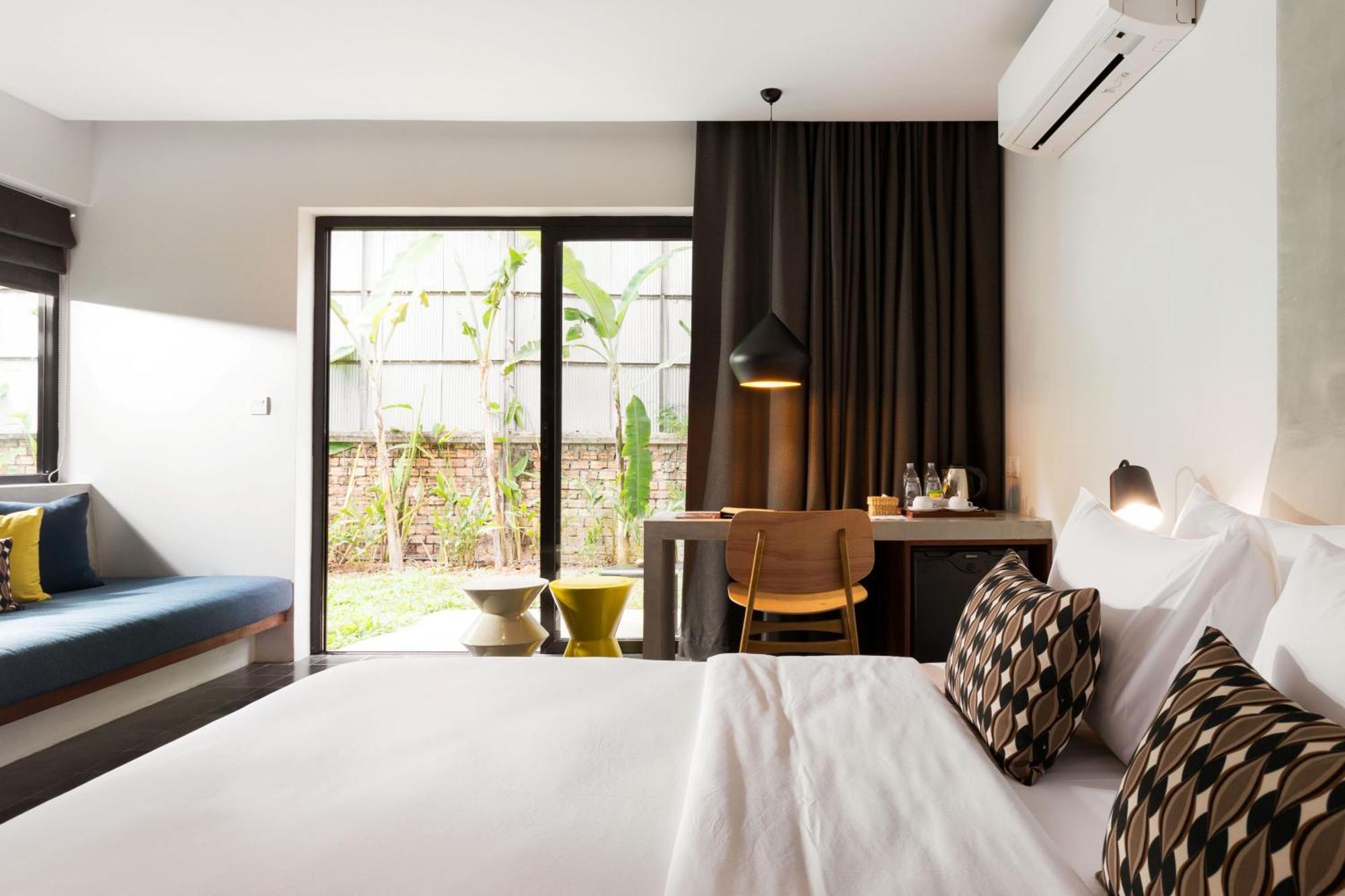 Hotel Hillocks &