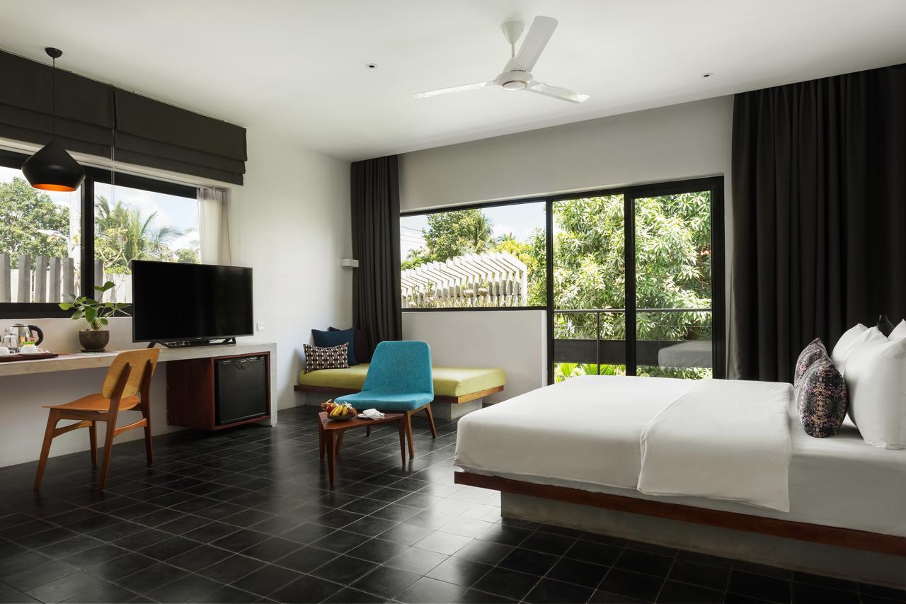 Hillocks & 5*